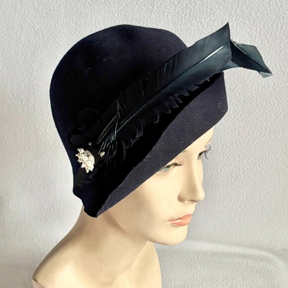 1920s 1930s Black Wool Cloche Hat with Feathers - Picture 1 of 16